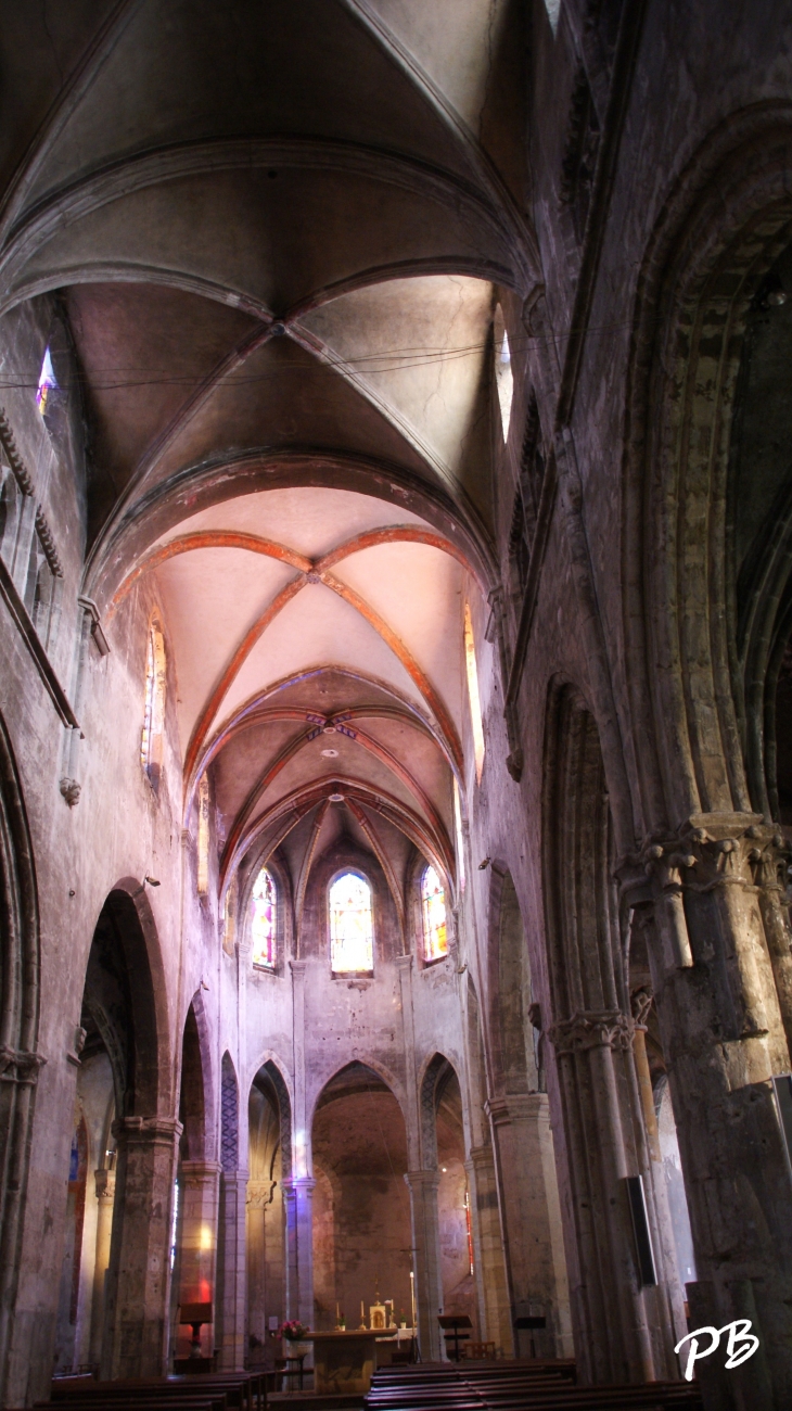 +Eglise Sainte-Croix de Gannat ( 12 Em Siècle )