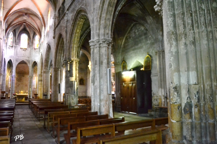 +Eglise Sainte-Croix de Gannat ( 12 Em Siècle )