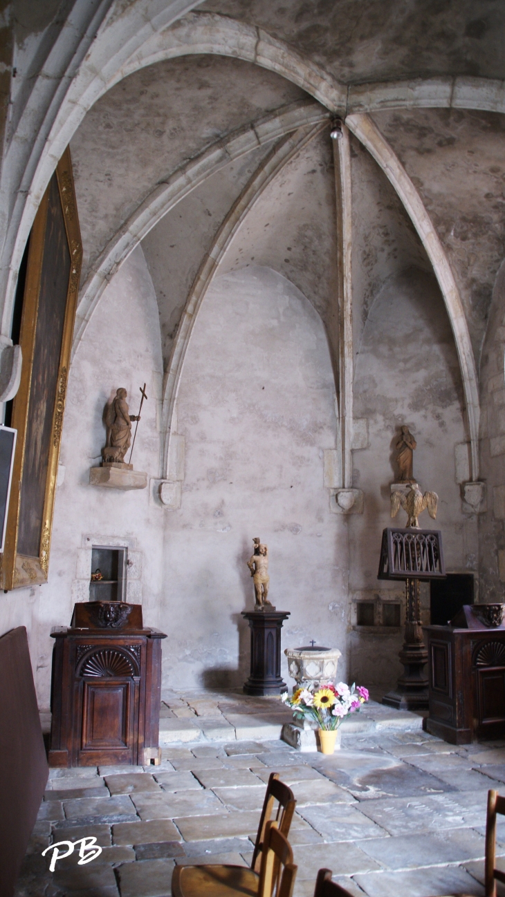 +Eglise Sainte-Croix de Gannat ( 12 Em Siècle )