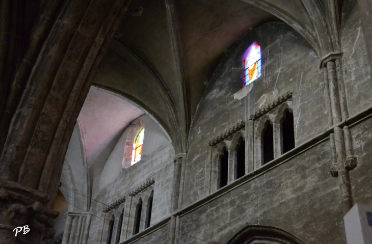 +Eglise Sainte-Croix de Gannat ( 12 Em Siècle )