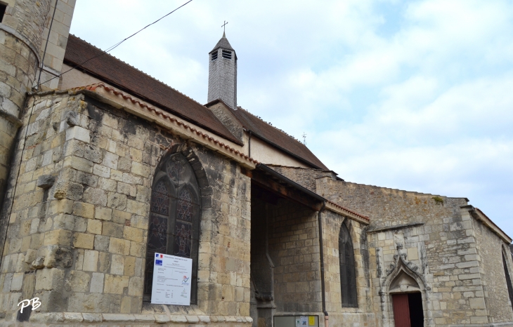 +Eglise Sainte-Croix de Gannat ( 12 Em Siècle )