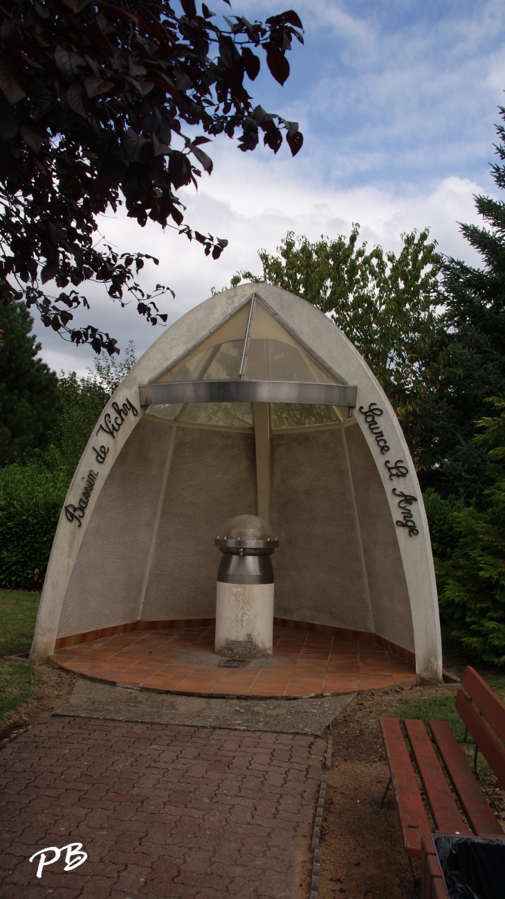 Fontaine-public-d-eau-de-source ( source St Ange ) - Hauterive