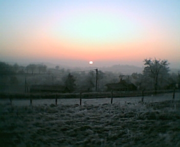 Coucher de soleil enneigé sur la rue base - Loddes