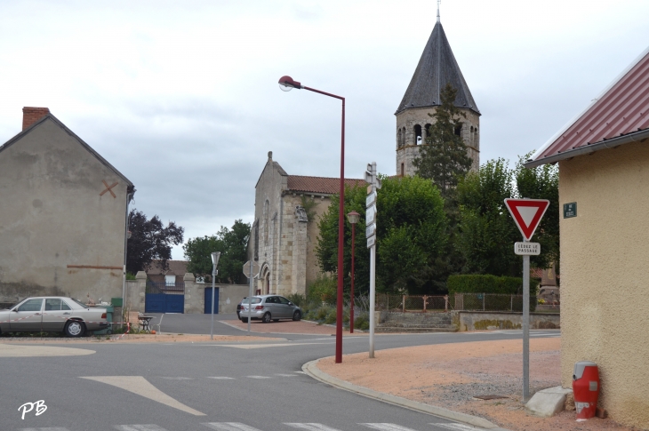 .église Romane Saint-Vincent de Paul ( 12 Em Siècle ) - Magnet