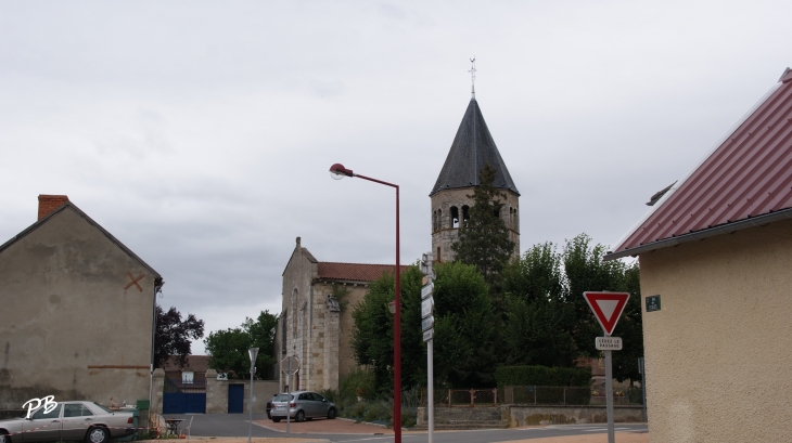 .église Romane Saint-Vincent de Paul ( 12 Em Siècle ) - Magnet