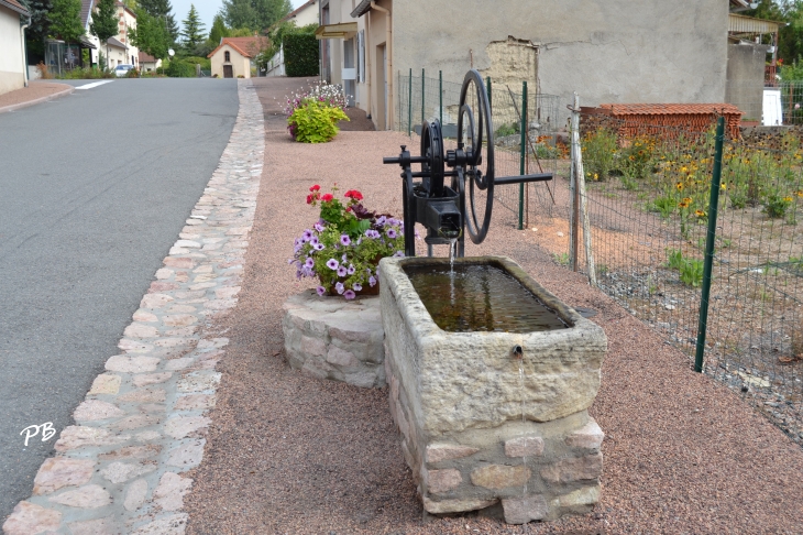 Fontaine - Saint-Étienne-de-Vicq