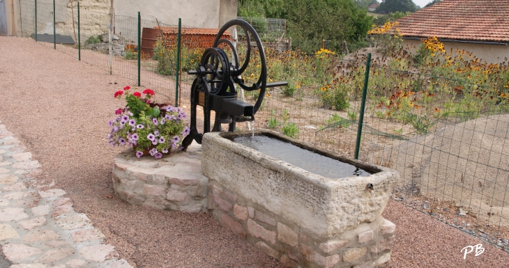 Fontaine - Saint-Étienne-de-Vicq