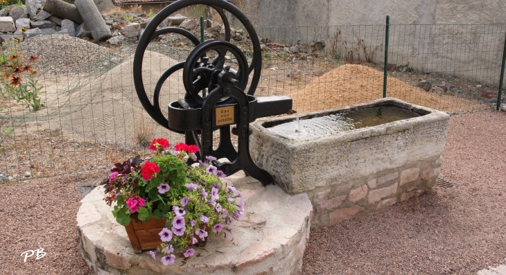 Fontaine - Saint-Étienne-de-Vicq