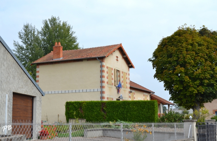 Mairie - Saint-Étienne-de-Vicq