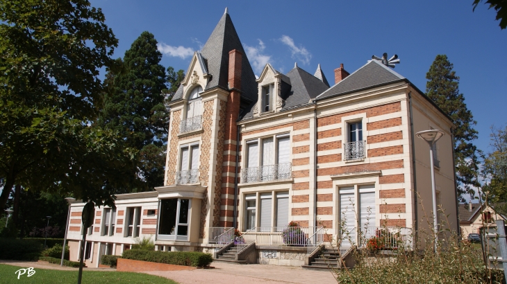 Hotel-de-Ville - Saint-Germain-des-Fossés