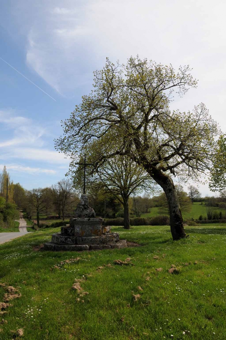 Croix du bourg - Saint-Martinien