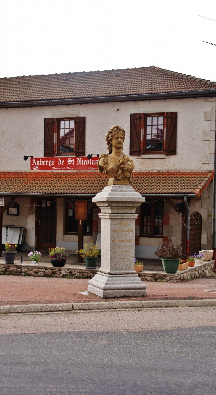 Statue - Saint-Nicolas-des-Biefs