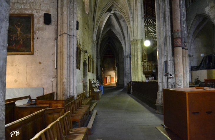 &Eglise Sainte-Croix ( 11 Em Siècle ) - Saint-Pourçain-sur-Sioule