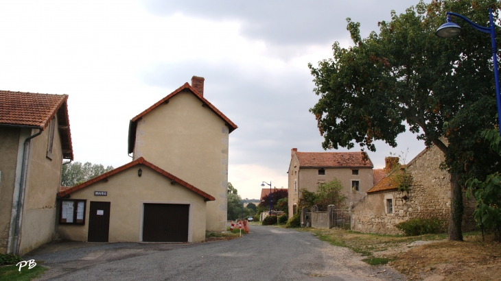 Photo à Saint-Priest-d'Andelot (03800) : Mairie - Saint-Priest-d ...