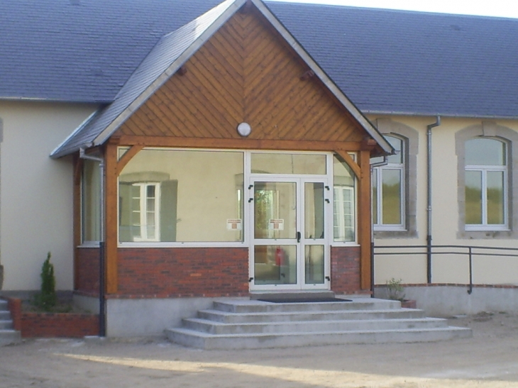 NOTRE SALLE DES FETES - Sainte-Thérence