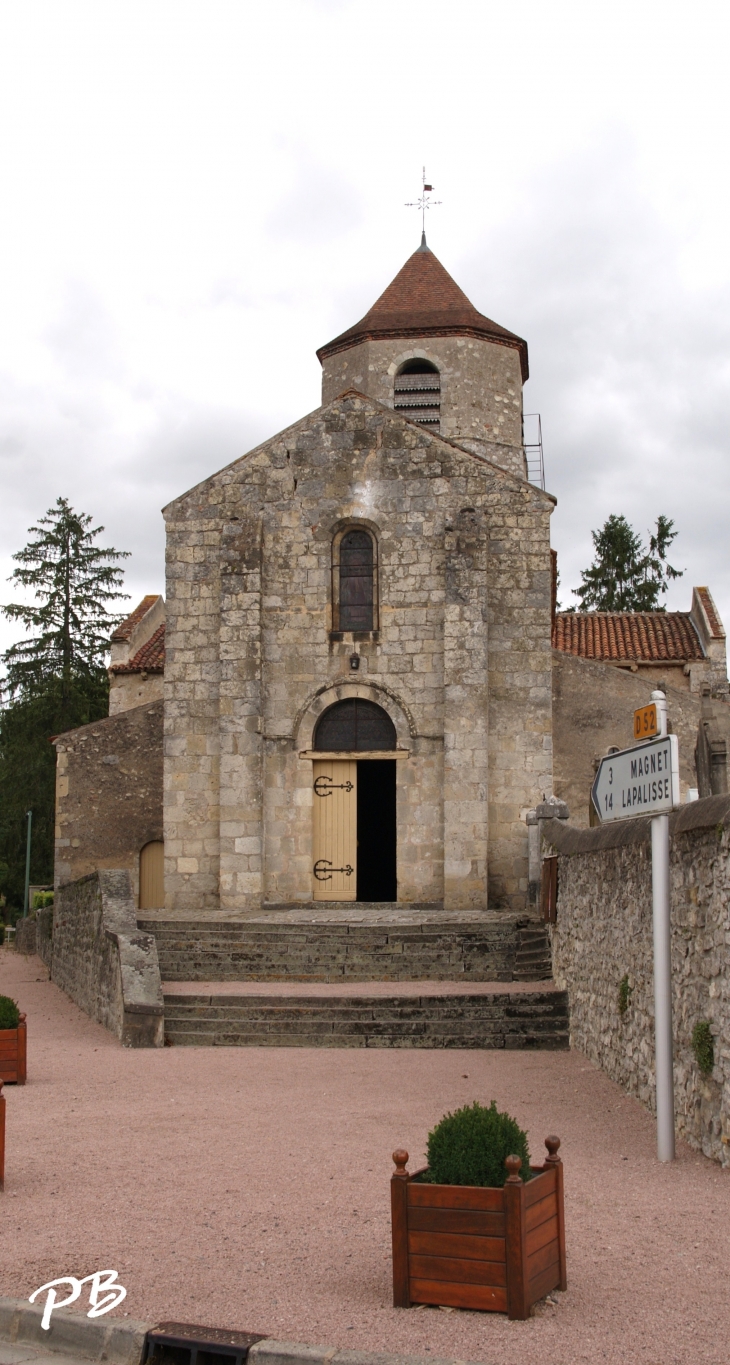 .église Romane Saint-Martial du 12 Em Siècle  - Seuillet