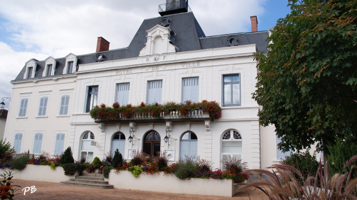 Hotel-de-Ville - Varennes-sur-Allier