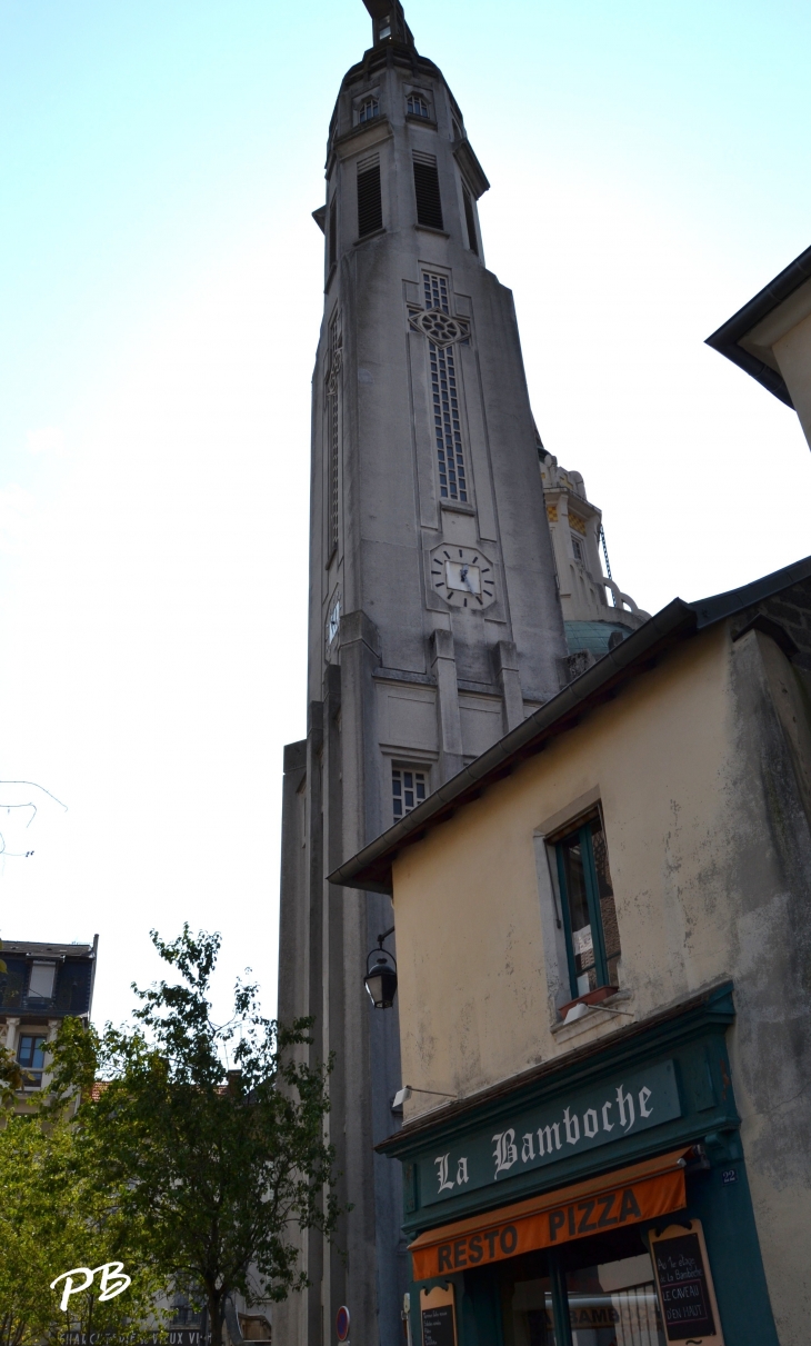 Clocher de l'église Saint-Blaise qui culmine a 67 Mètres  - Vichy