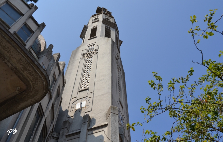 Clocher de l'église Saint-Blaise qui culmine a 67 Mètres  - Vichy