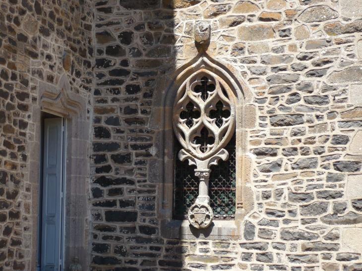 Dentelle de granit au château de la Vigne - Ally