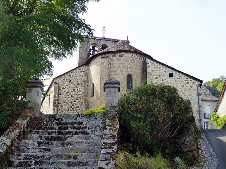 L'accès à l'église - Antignac