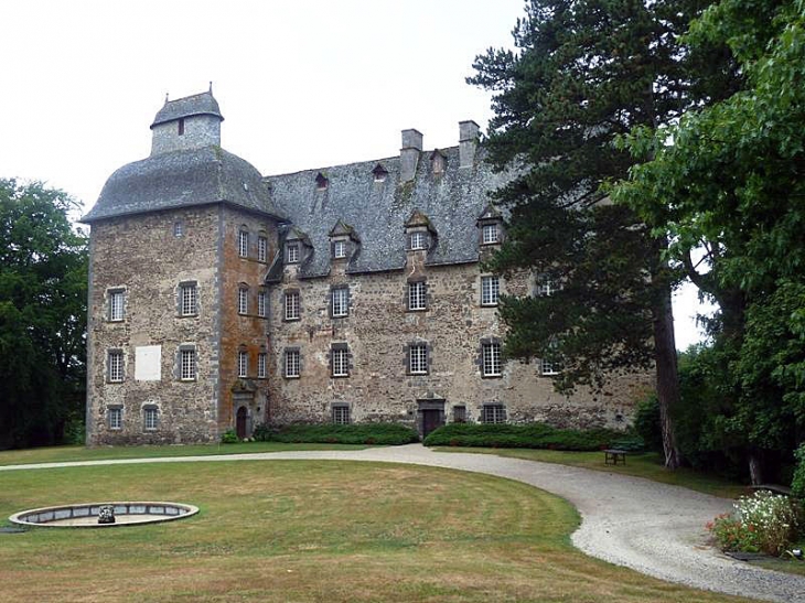 Le château - Arpajon-sur-Cère