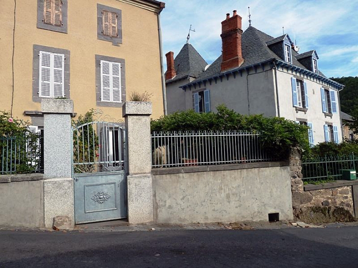 Maisons du village - Auriac-l'Église