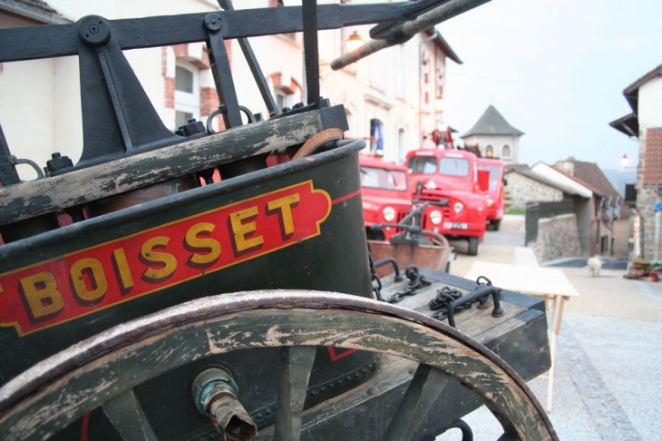 Jour de brocante à Boisset, tous les premiers dimanche d'avril.