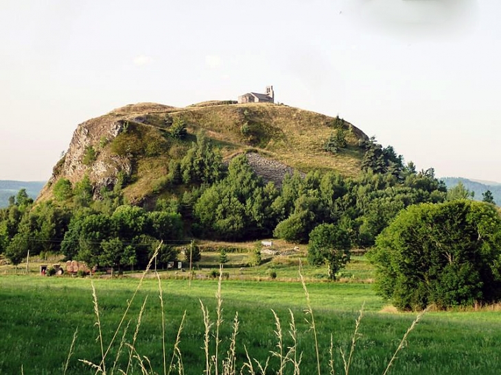 Le rocher de Chastel - Champs-sur-Tarentaine-Marchal