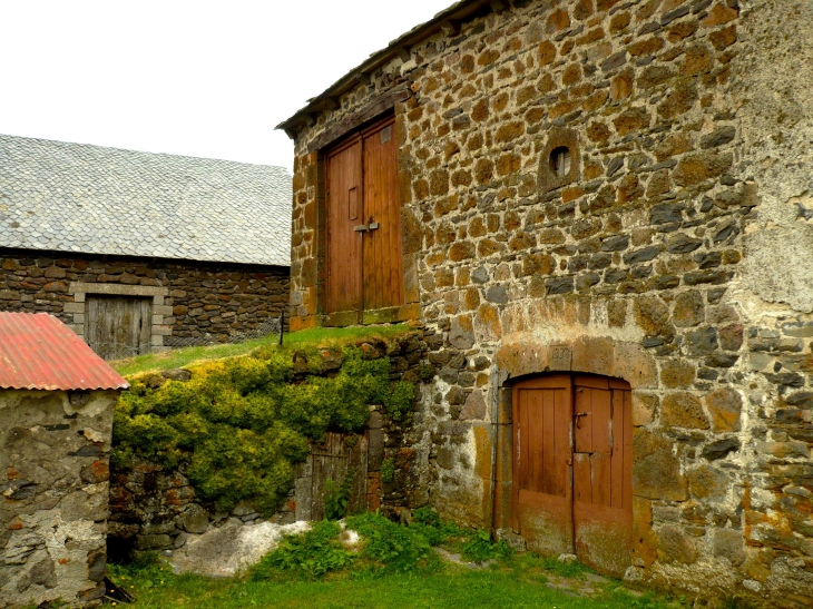 Le Bru - Architecture rurale. - Charmensac