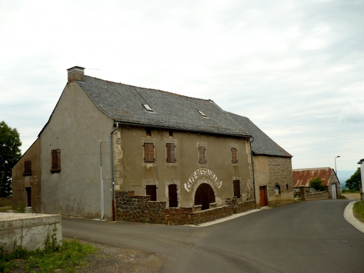 Le Bru - Ancien commerce. - Charmensac