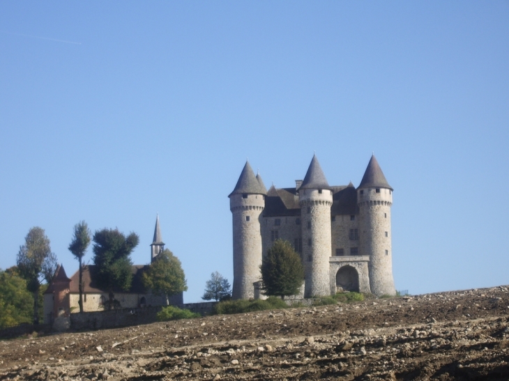 Le chateau de val( barrage vide) - Lanobre