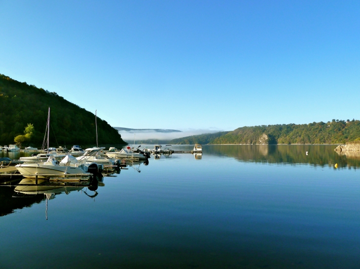 Le Lac de Bort-les-Orgues. - Lanobre