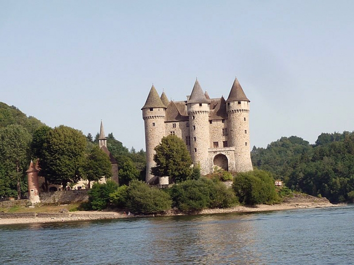 La chapelle et le château - Lanobre