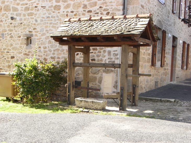 Métier à ferrer les boeufs et chevaux de trait - Marcolès