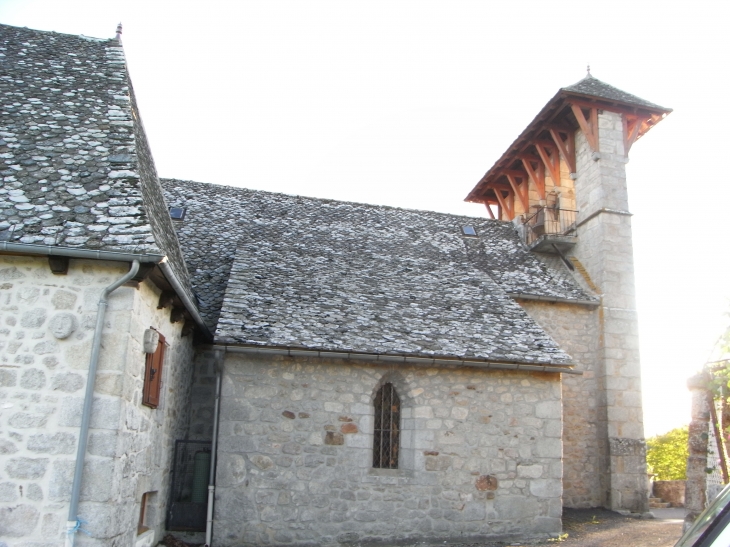 EGLISE de Marcolès Mur Clocher