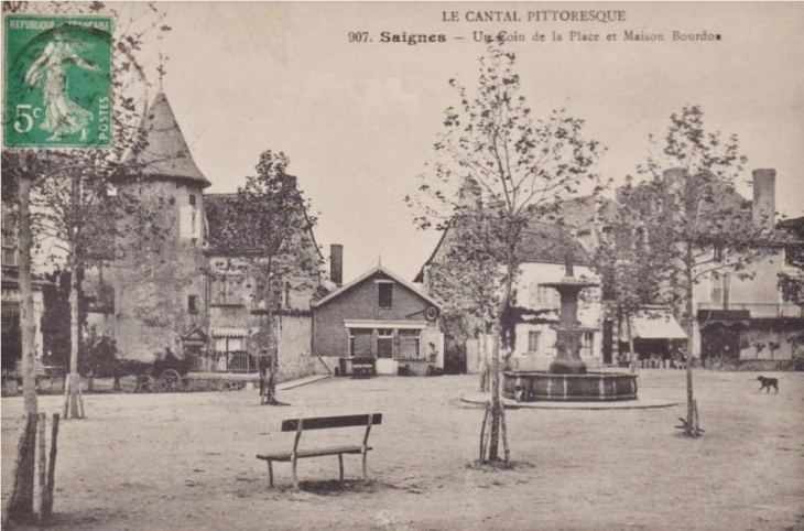 La place vers 1900-1910 - Saignes