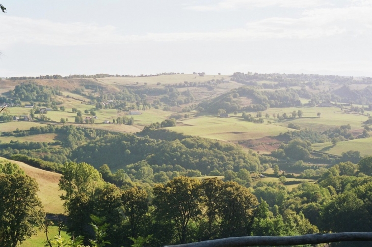 Vus devant une maison de rçeve - Saint-Cernin