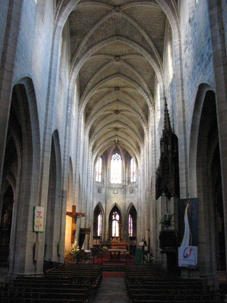 Nef carhédrale St Pierre - Saint-Flour