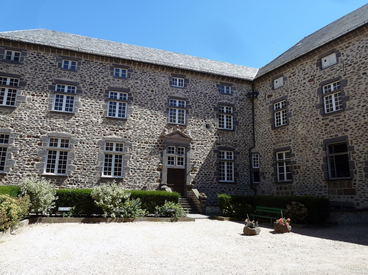 Derrière la mairie - Saint-Flour