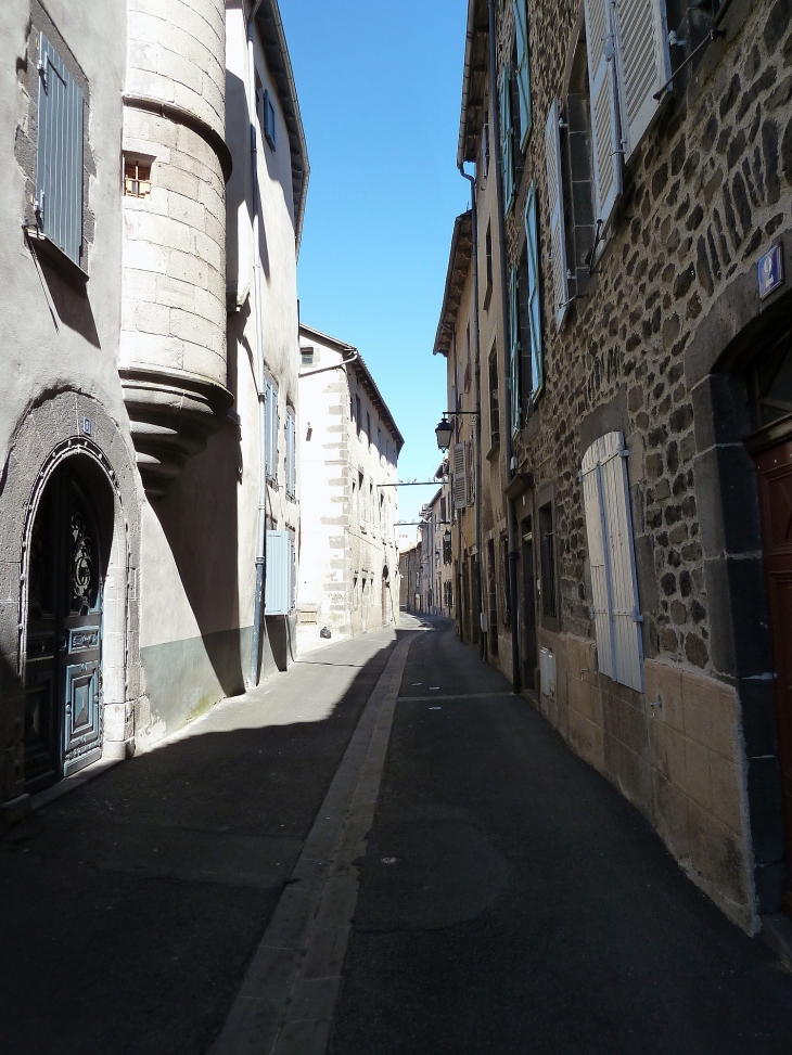 Rue ancienne - Saint-Flour