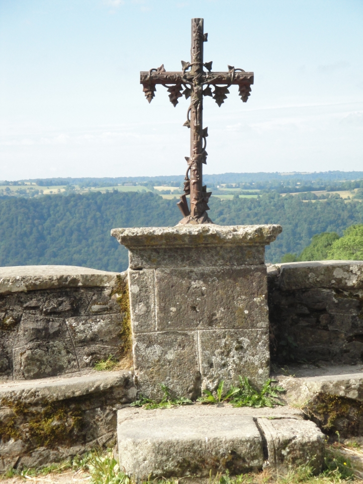 Croix à Barrouze - Salers