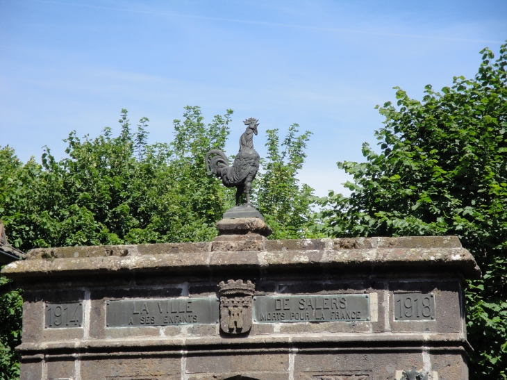 Fronton du monument aux Morts - Salers