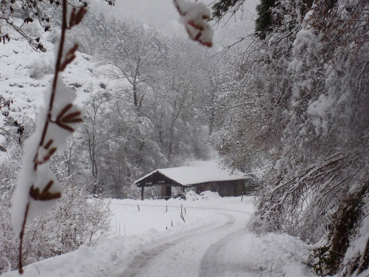 Neige vue de la scierie à Gourlong - Alleyras