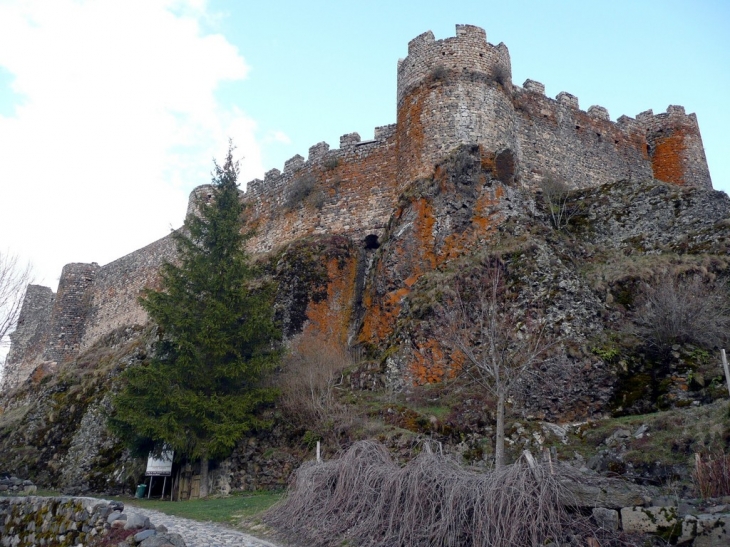 Au pied du chateau -XII et XV ème siècle - Arlempdes