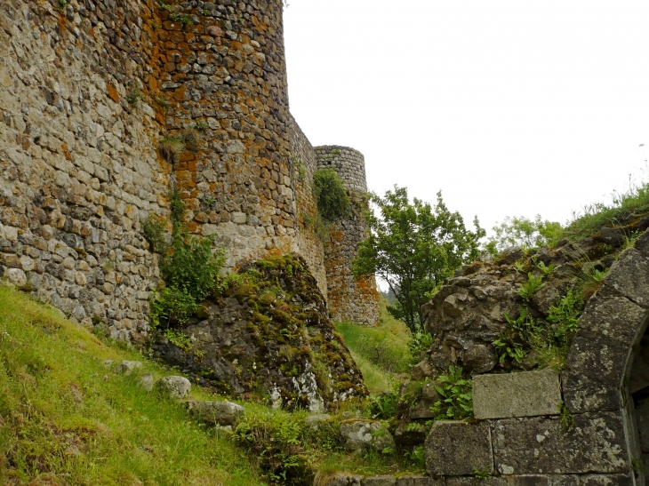 Au pied des remparts - Arlempdes