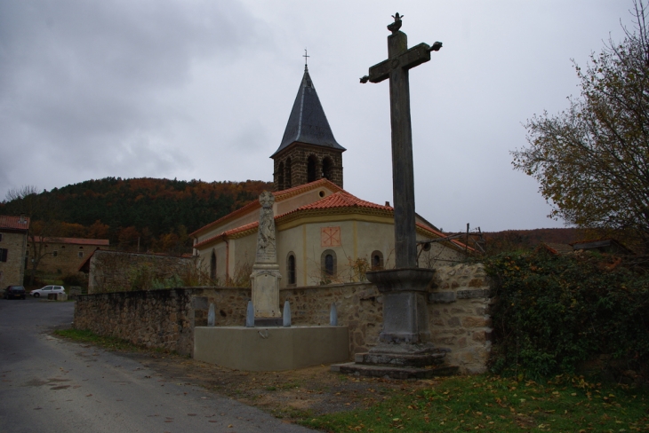 L églisse le monument aux morts - Aubazat