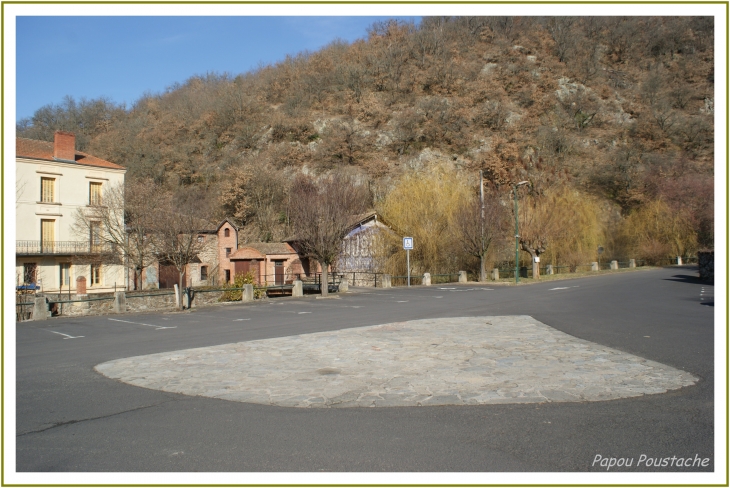 La place de la barreyre - Auzon