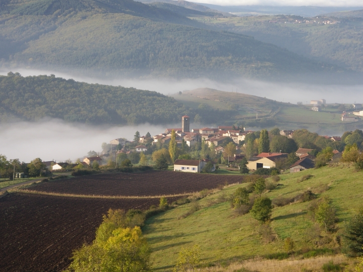 Chilhac dans le brouillard en Automne