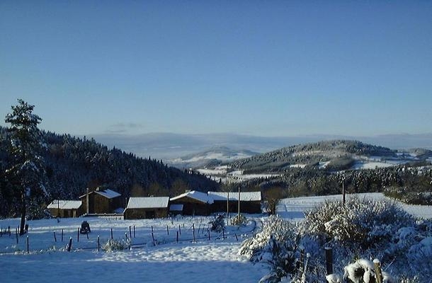 Aubaron sous la neige, calme et sérénité - Fix-Saint-Geneys